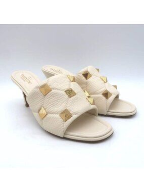 Valentino Roman Stud Quilted Slide Sandals Cream Grained Leather Size 39 US 8